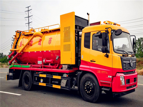 天錦副發抽淤泥河道清理車